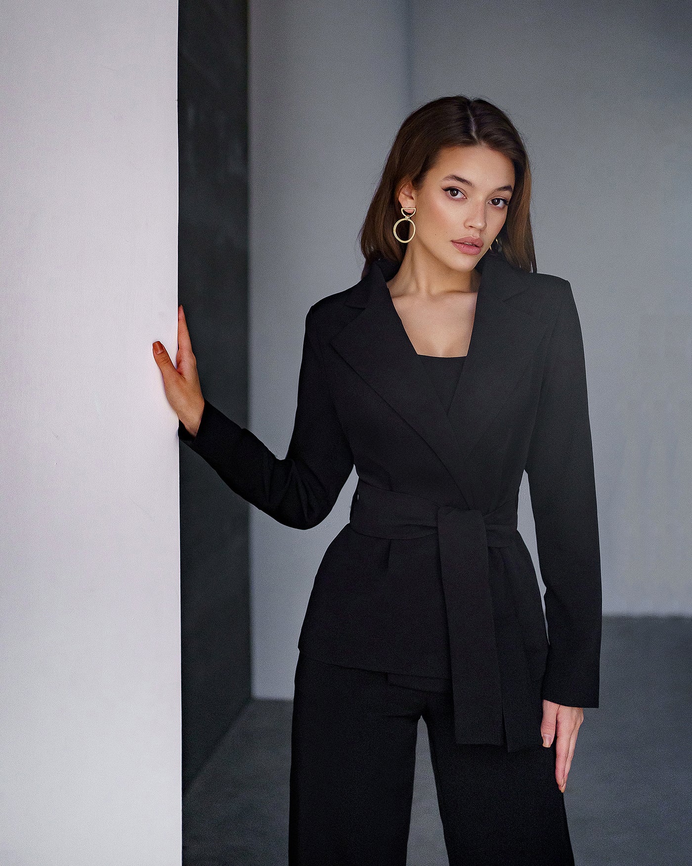 Black Belted Wide-Leg Suit 3-Piece (article 235)