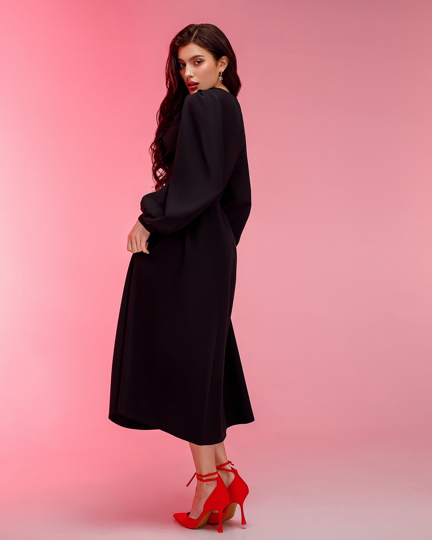 Black V-NECK PUFF-SLEEVE MIDI DRESS (ARTICLE 352)