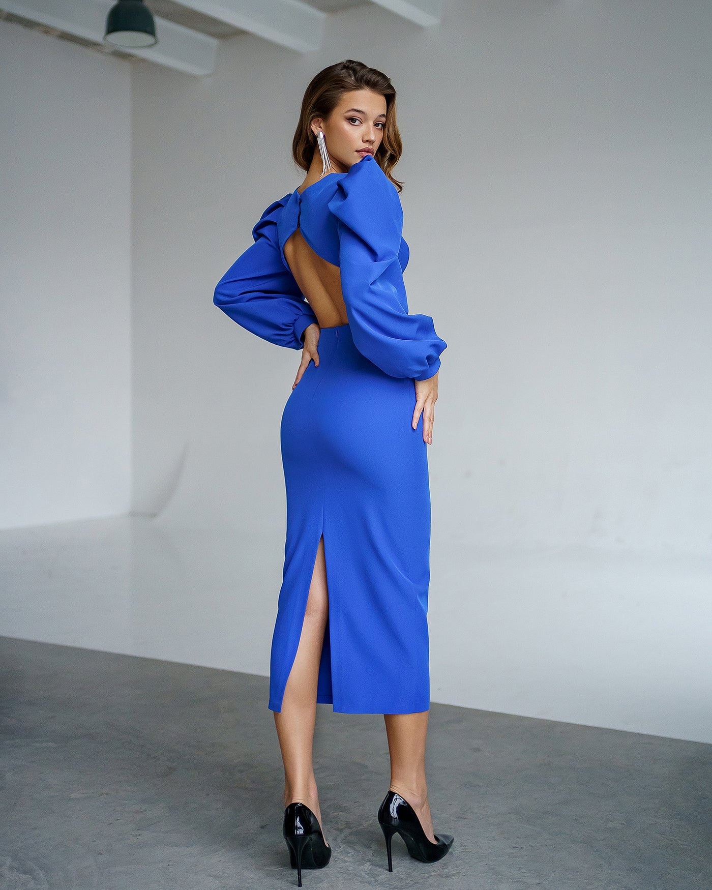 Blue Backless Cut-Out Puff-Sleeve Midi Dress (article 350)