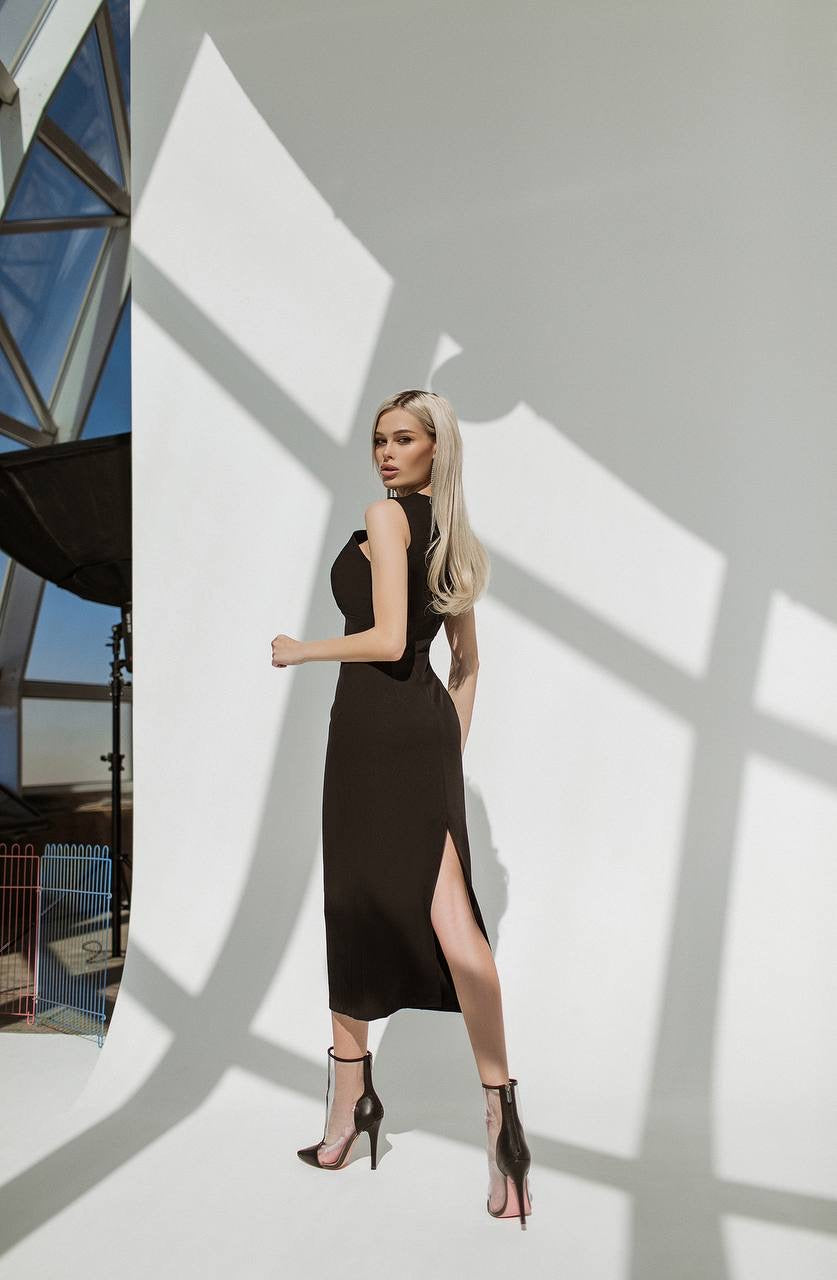 Black Sleeveless Midi Dress (article C330)