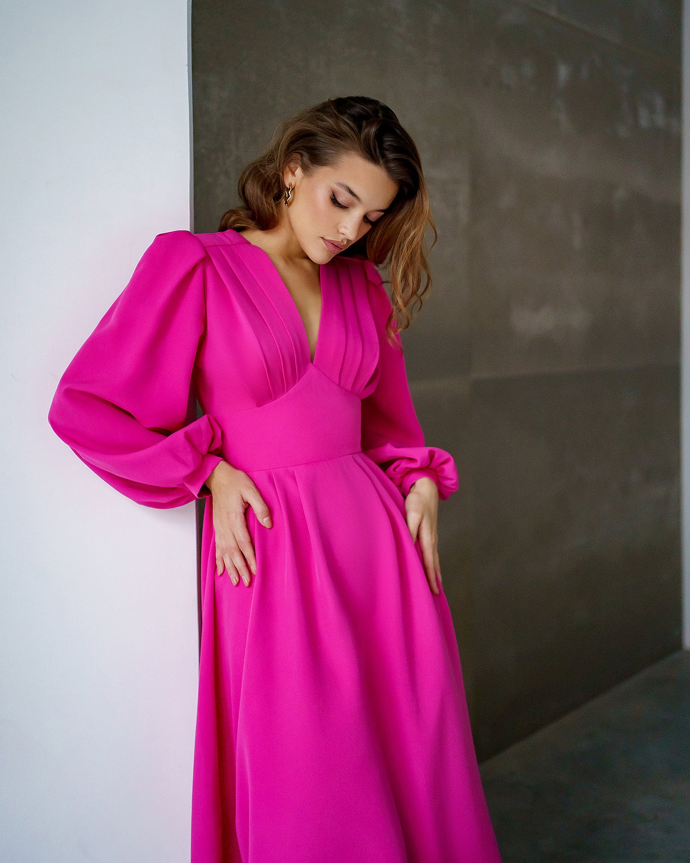 Crimson V-Neck Puff-Sleeve Midi Dress (article 352)