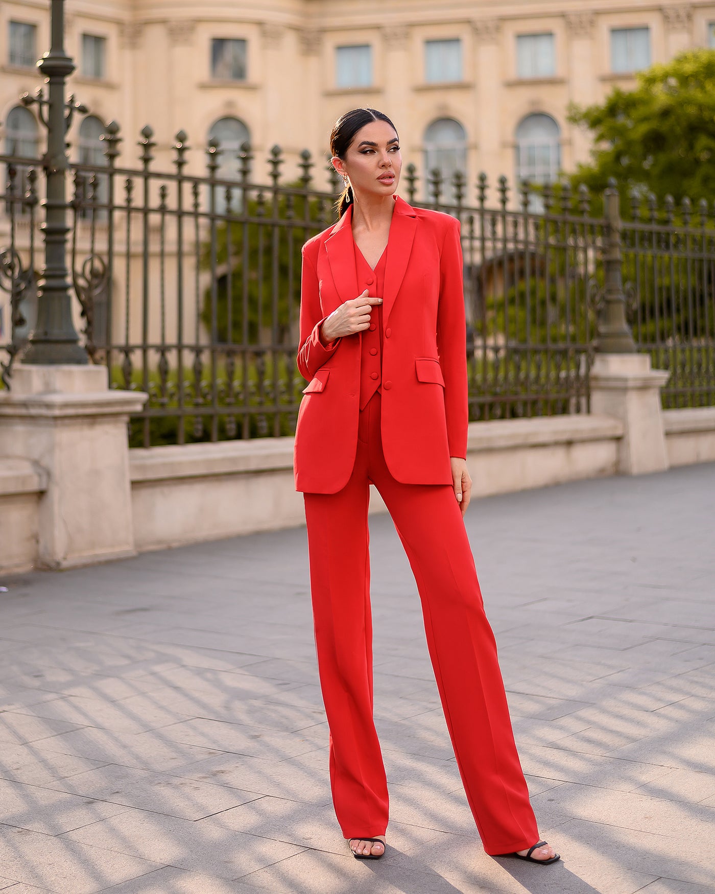 Red Regular-Fit 3-Piece Suit (article 402)