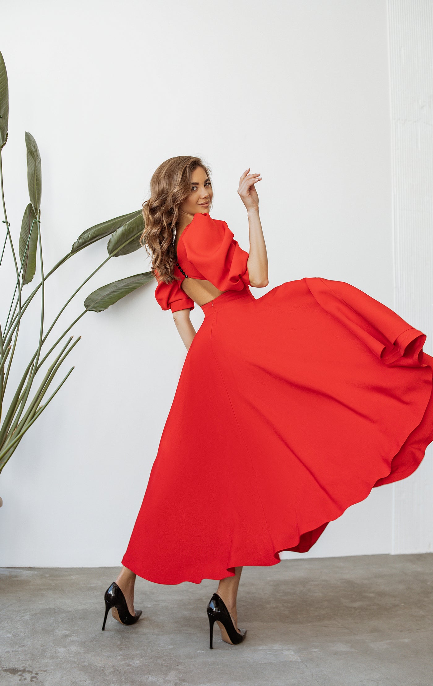 Red BACKLESS PUFF-SLEEVE MIDI DRESS (ARTICLE C383)