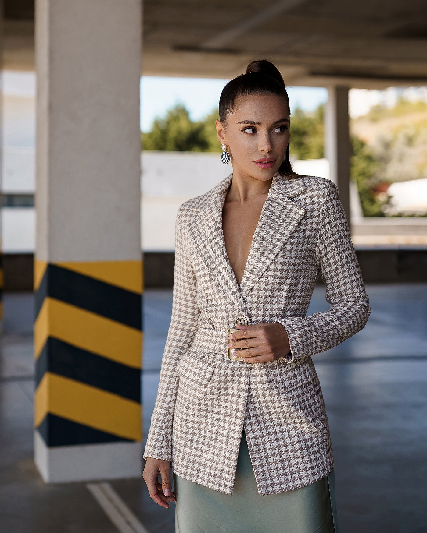 Beige Houndstooth Belted Slim-Fit Blazer (article 029)