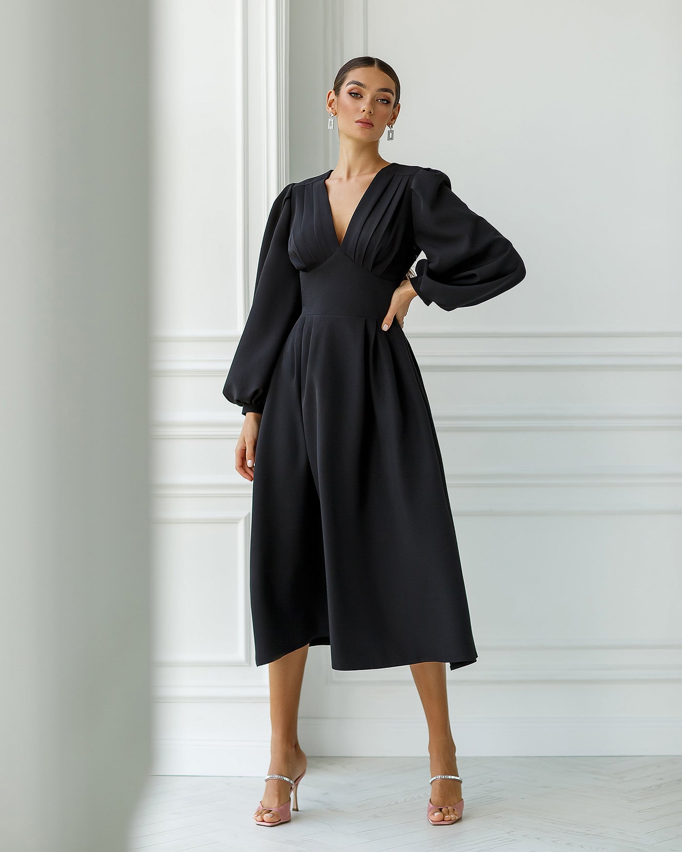 Black V-NECK PUFF-SLEEVE MIDI DRESS (ARTICLE 352)