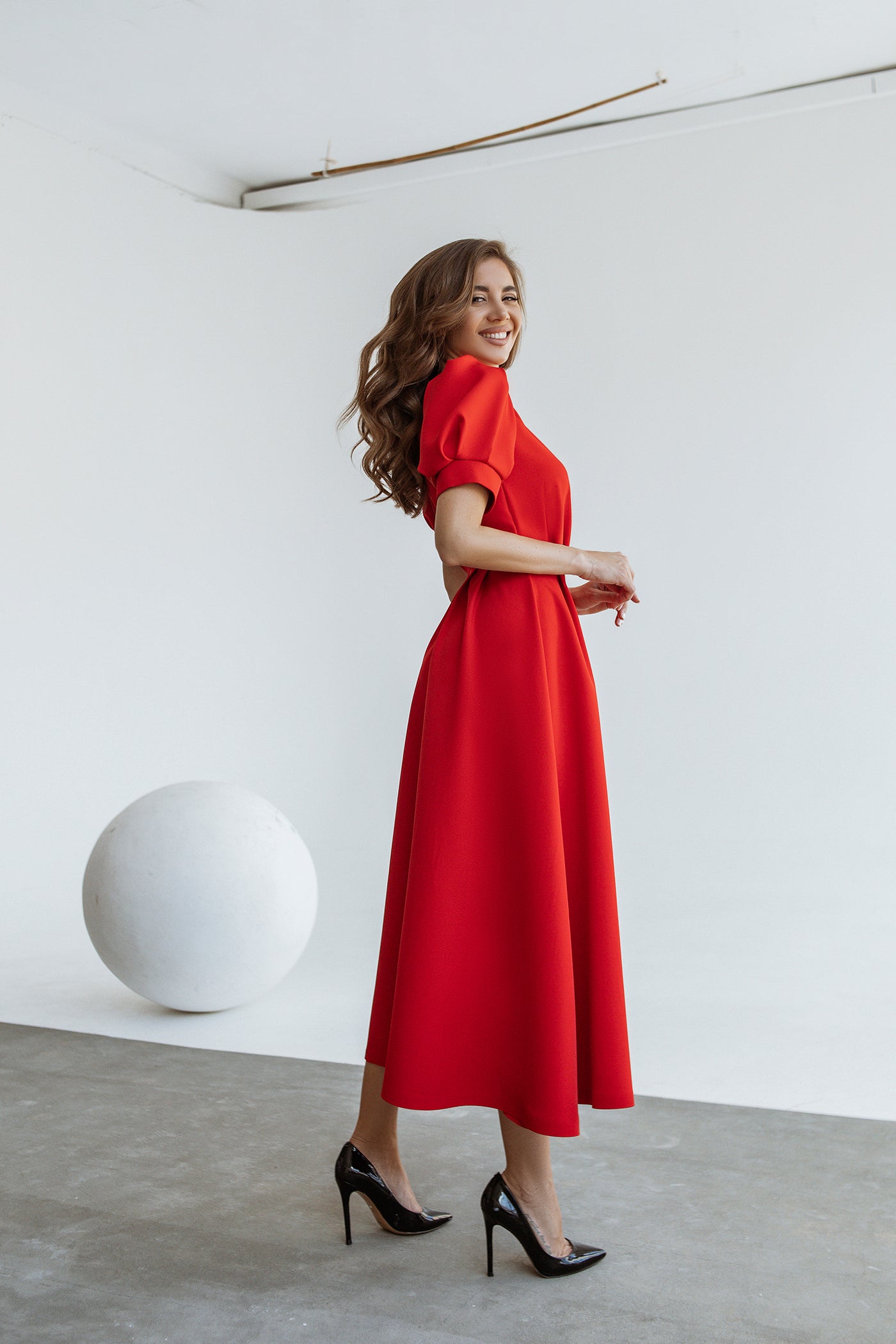 Red FITTED PUFF-SLEEVE MIDI DRESS (ARTICLE C390)